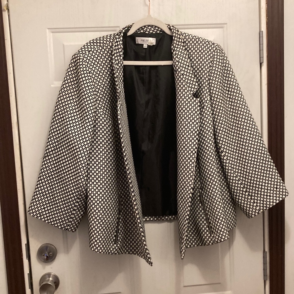 Black And White Blazer Size 24W, Jones studio